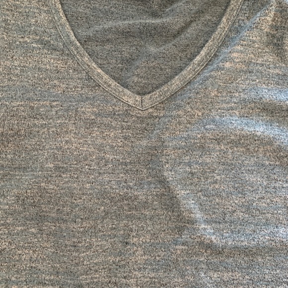 WORN ONCE SUPER SOFT GAP TEE - Picture 2 of 4